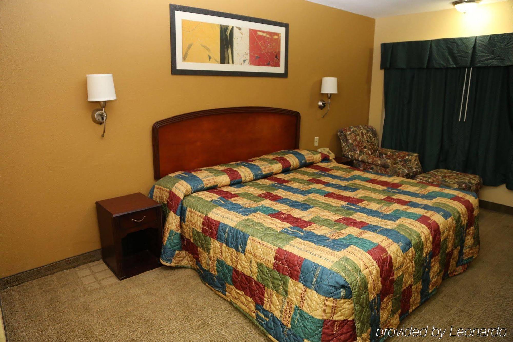 Kingsway Inn Corsicana Room photo
